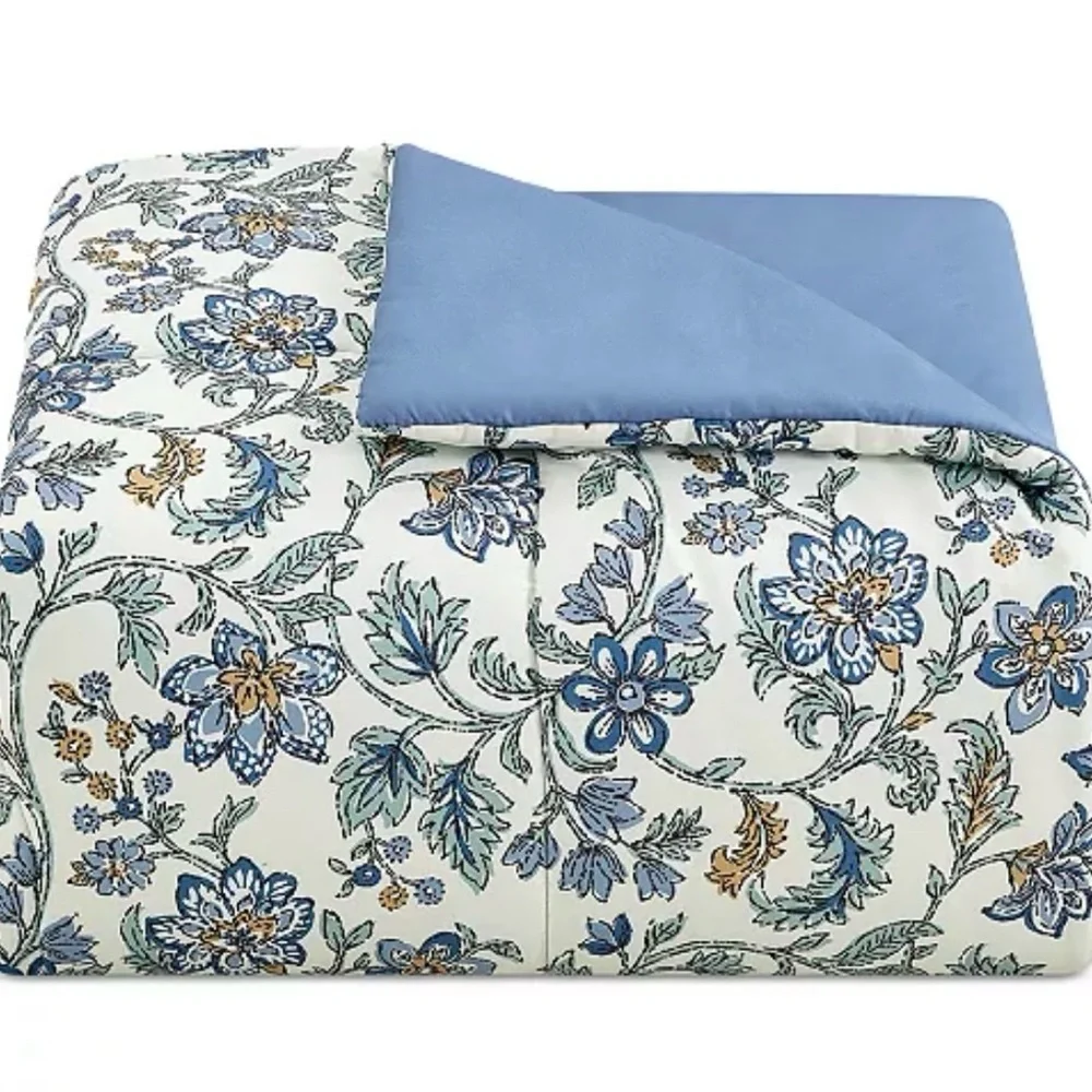 NWT Floral Blue and White Bedding Set